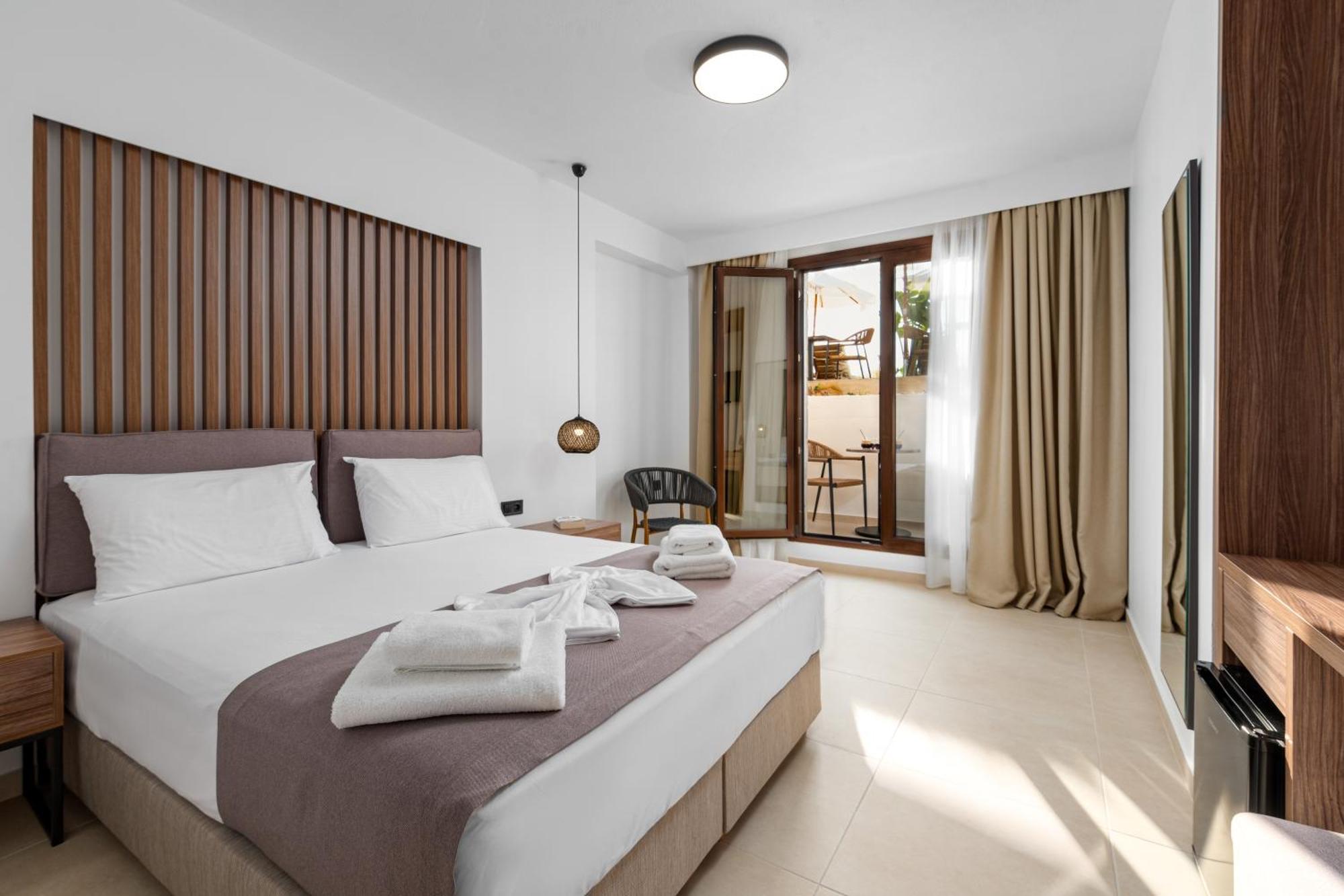 Verano Afytos Hotel Exterior photo